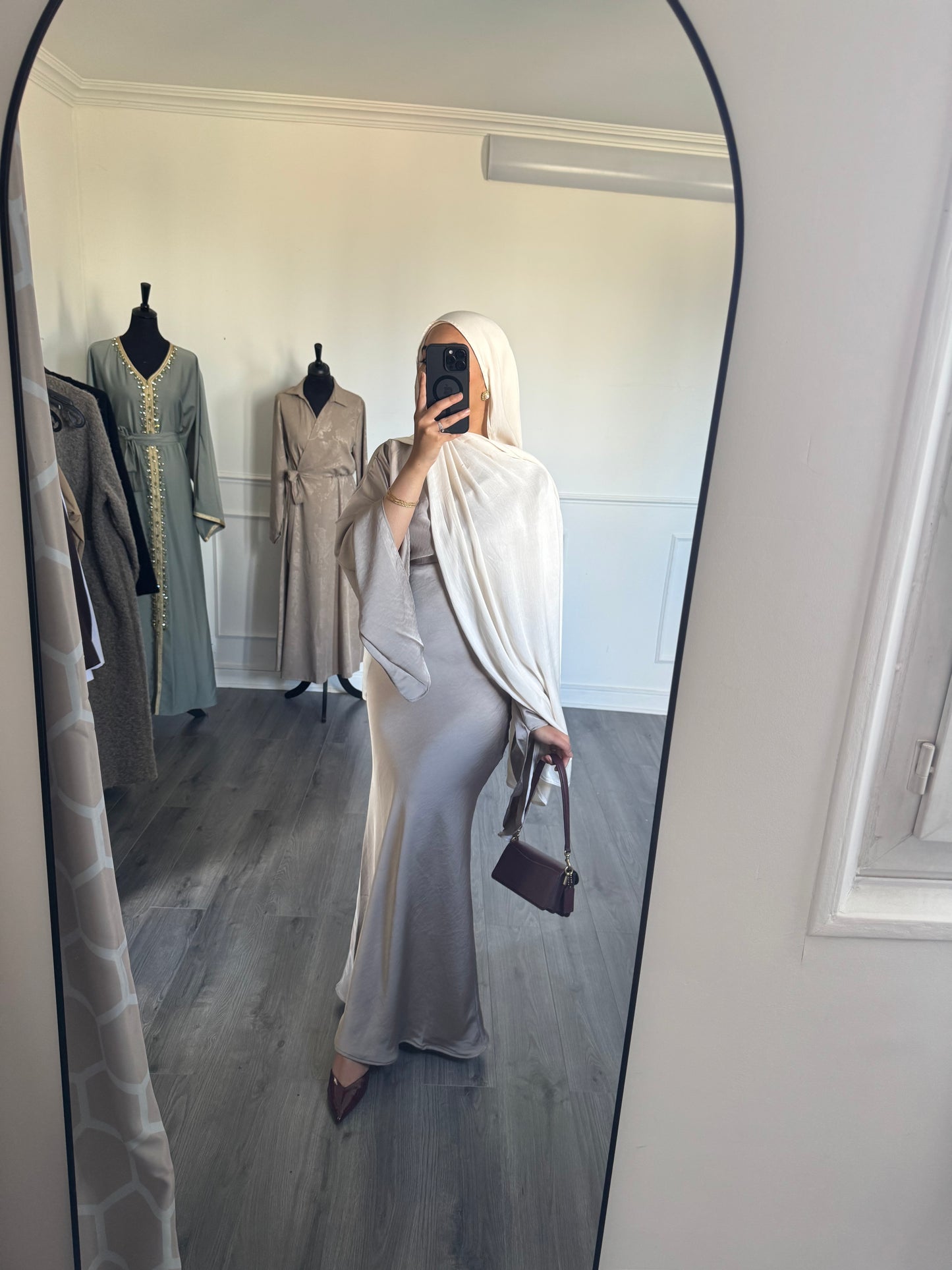 (Beige) Robe satinée longue