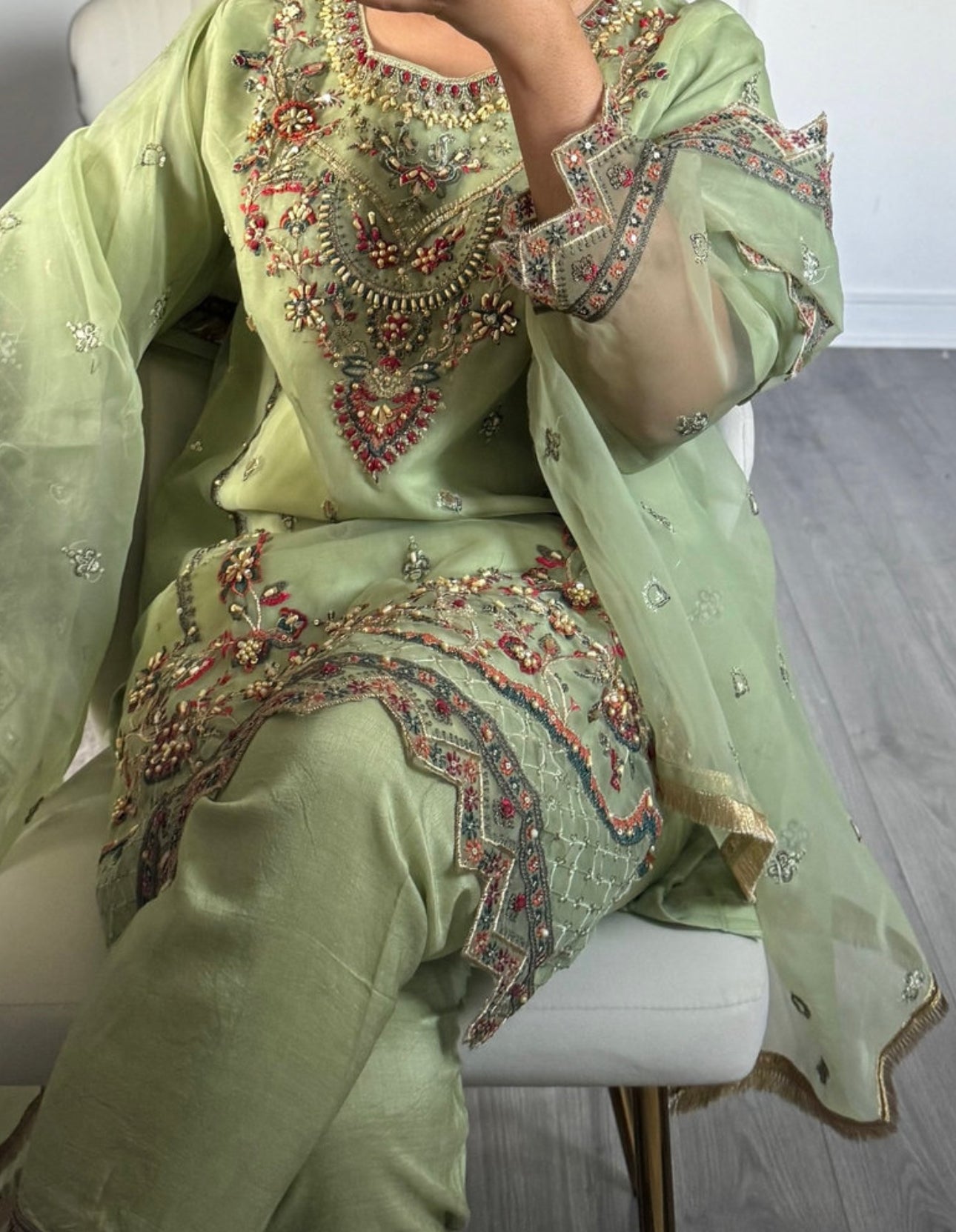 SUIT RANIYA