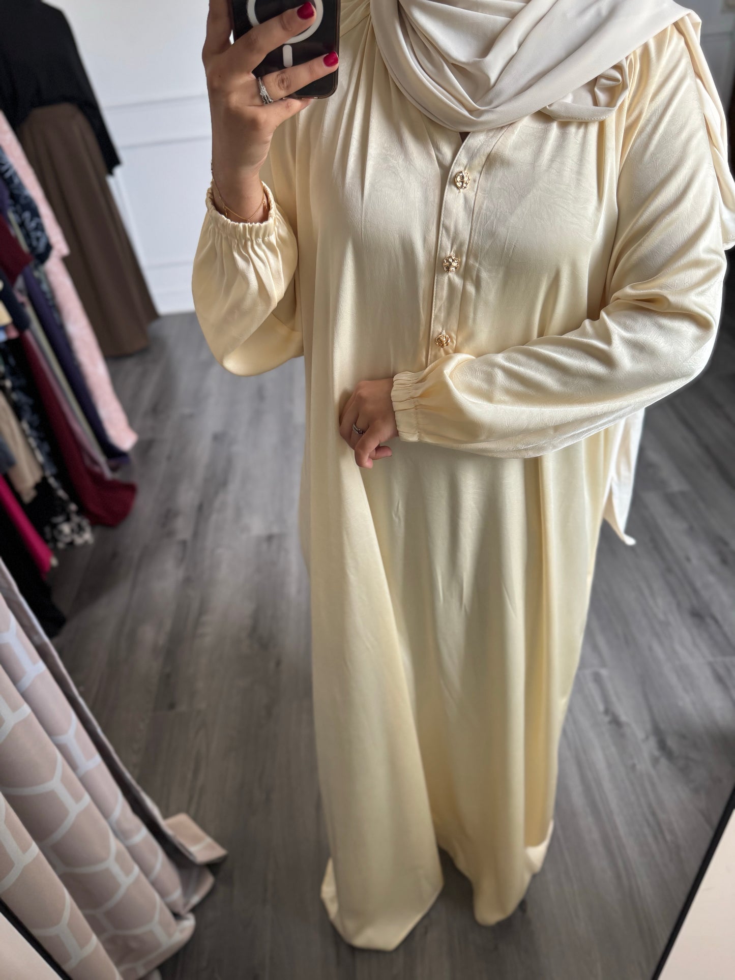 Robe satinée jaune