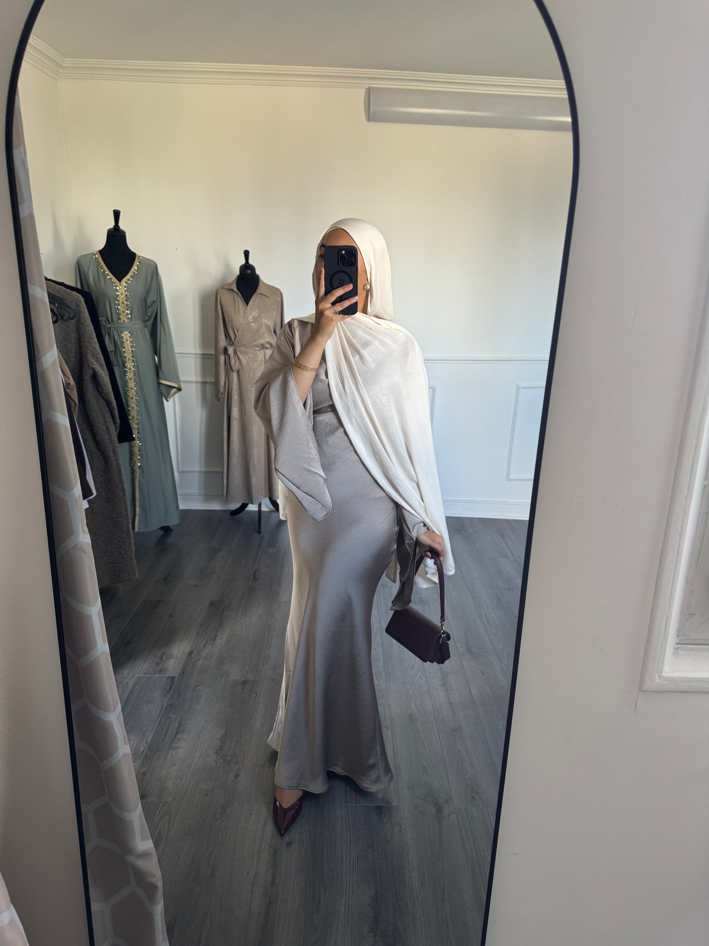(Beige) Robe satinée longue