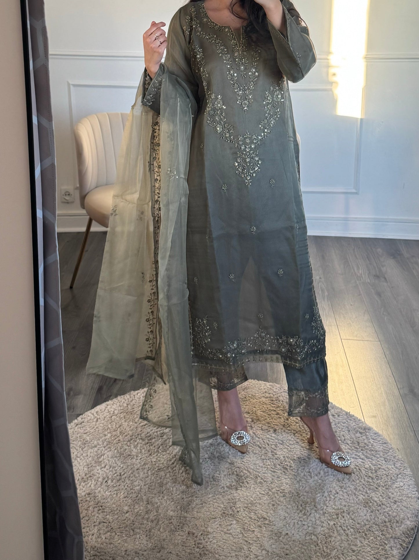 SUIT AMNA