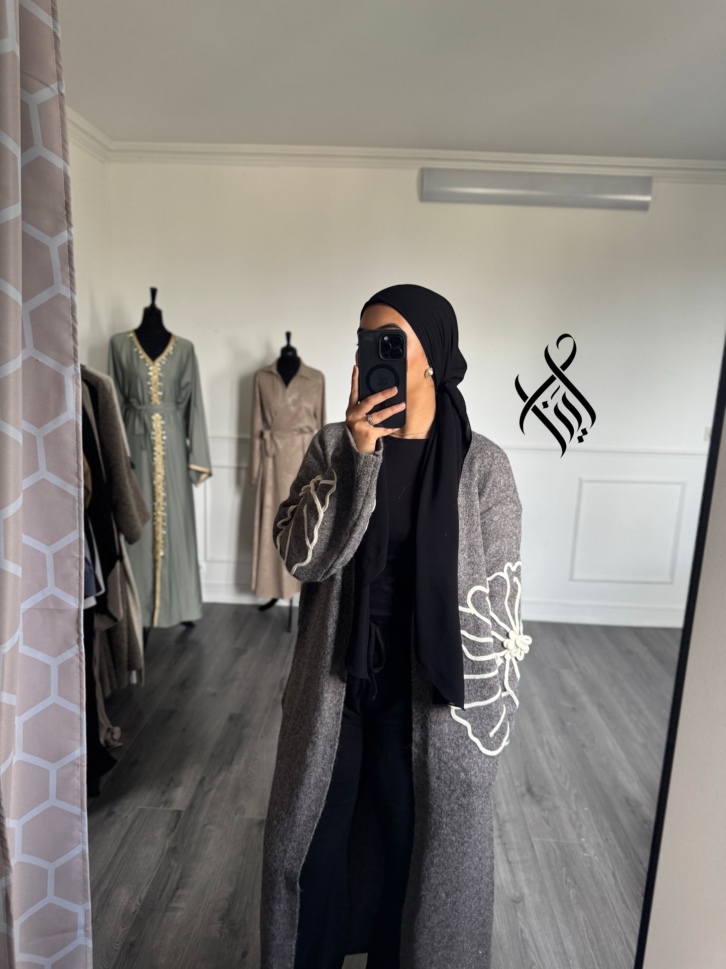 (taupe grisé) Gilet doux fleurie
