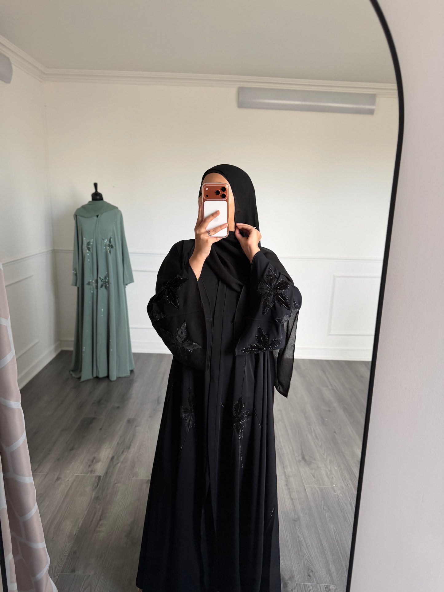 Abaya Hira