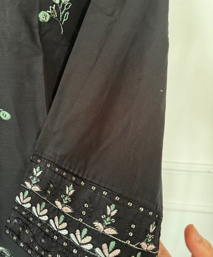 SUIT LAIBA