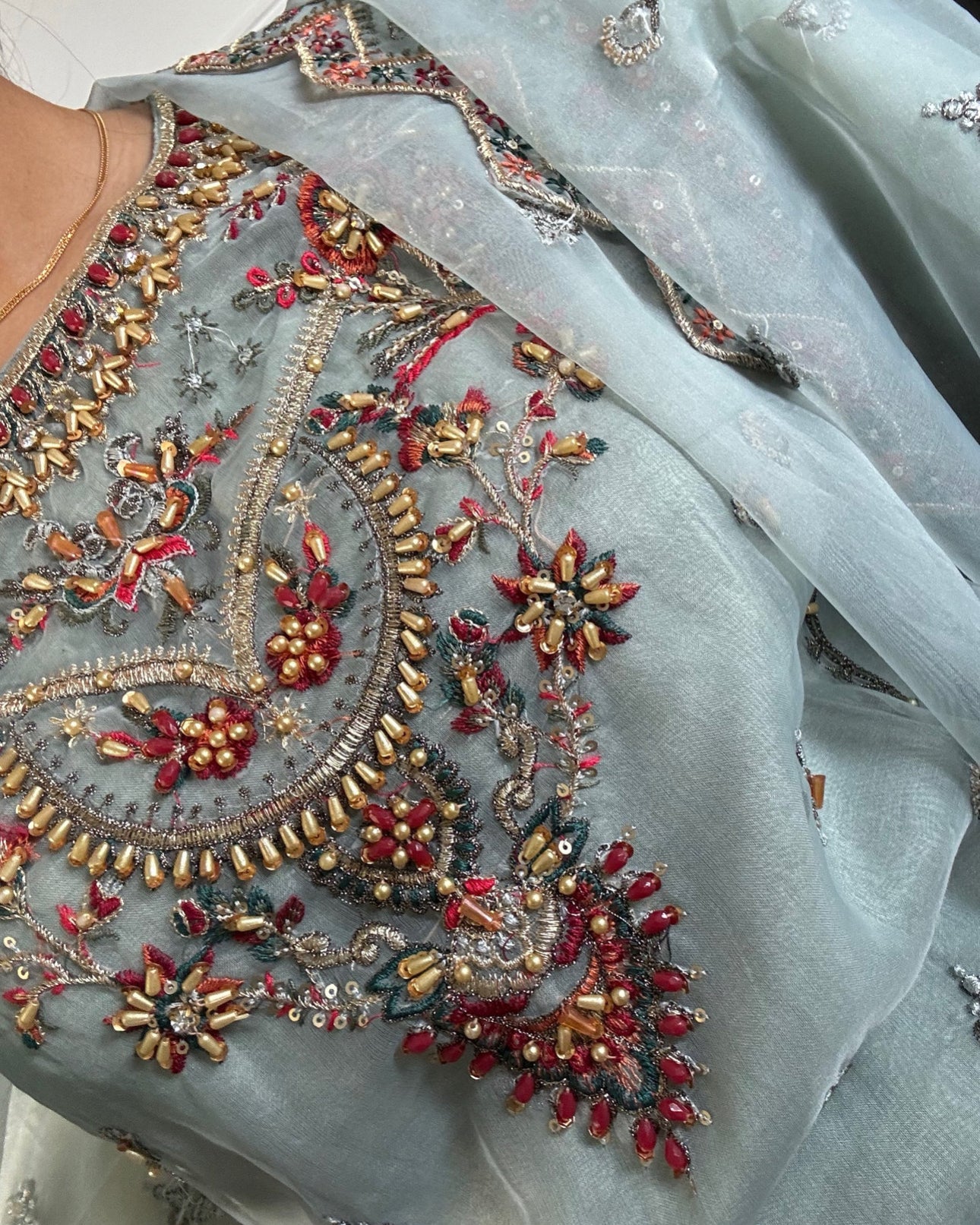 SUIT RANIYA