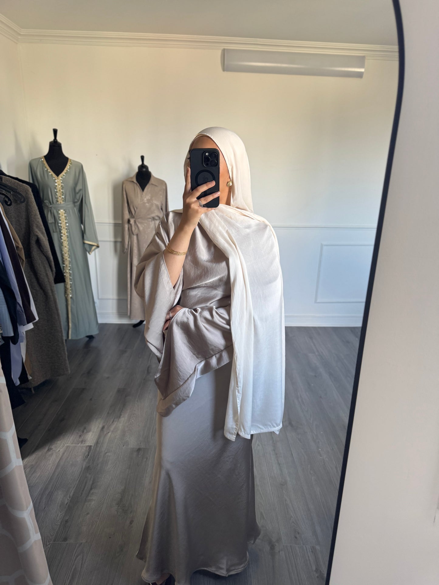 (Beige) Robe satinée longue