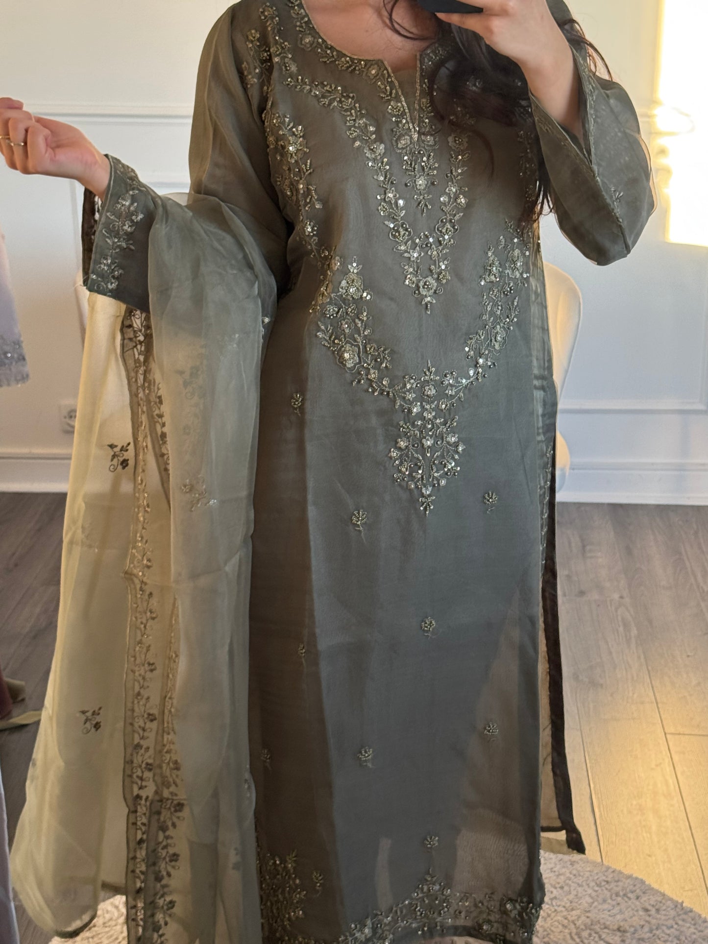 SUIT AMNA