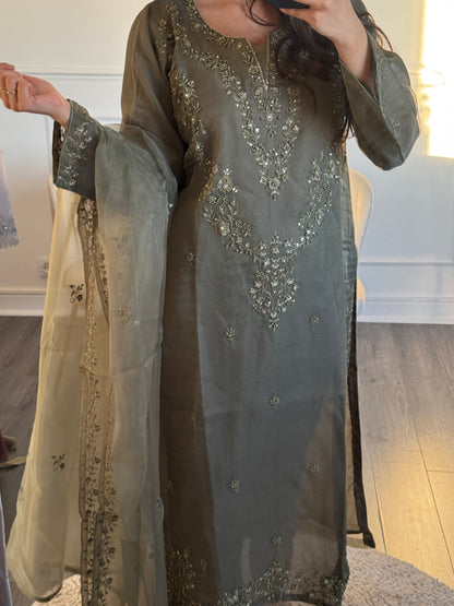 SUIT AMNA