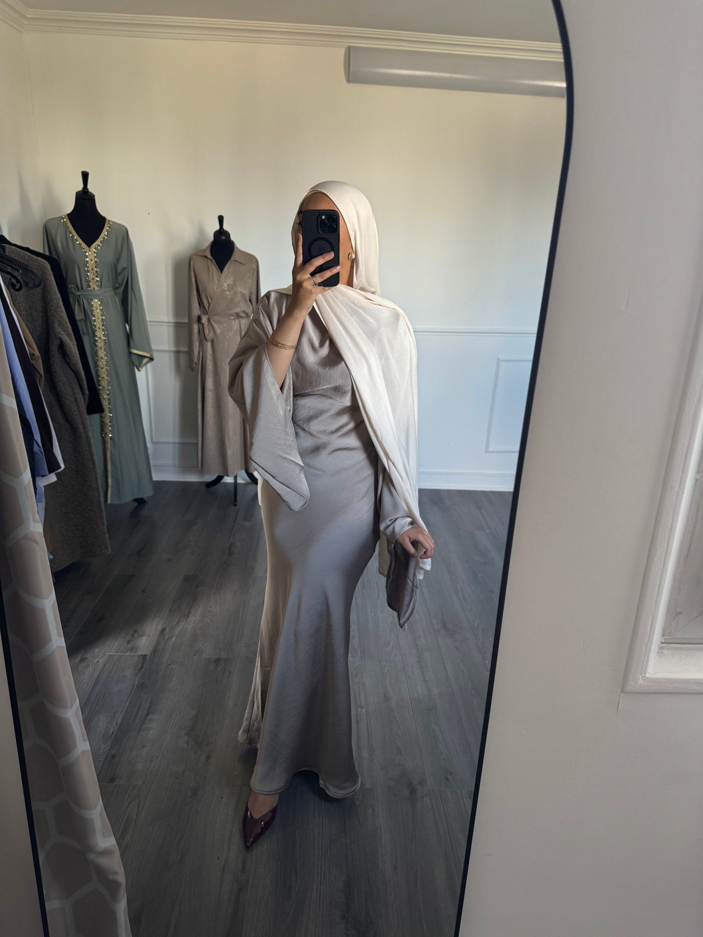 (Beige) Robe satinée longue