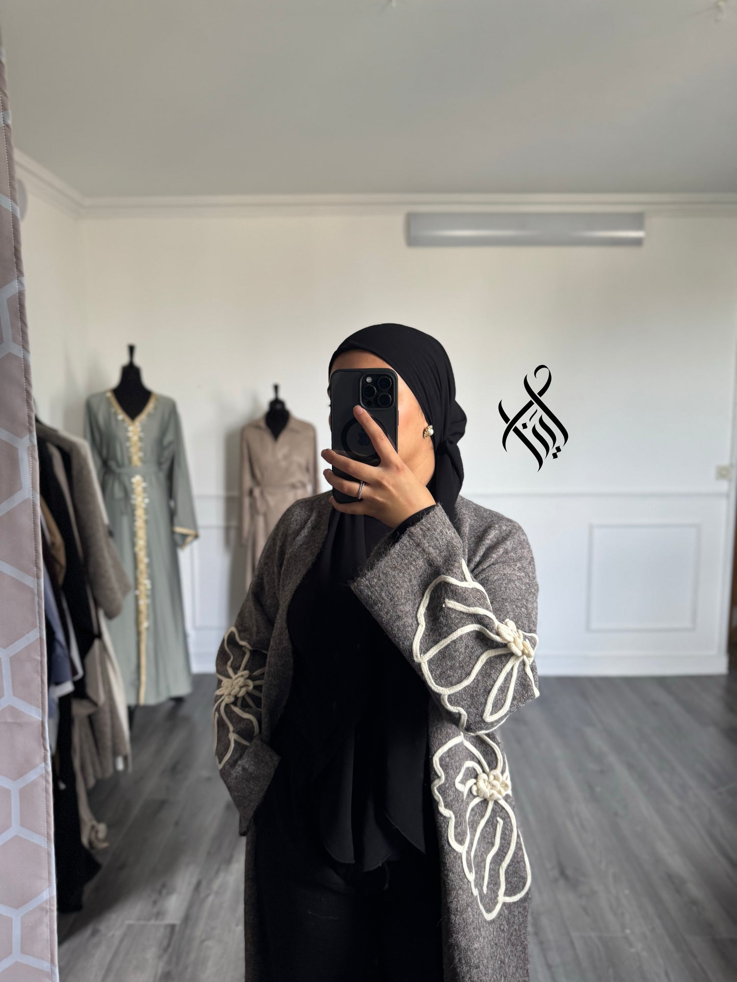 (taupe grisé) Gilet doux fleurie