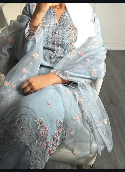 SUIT YUMNA