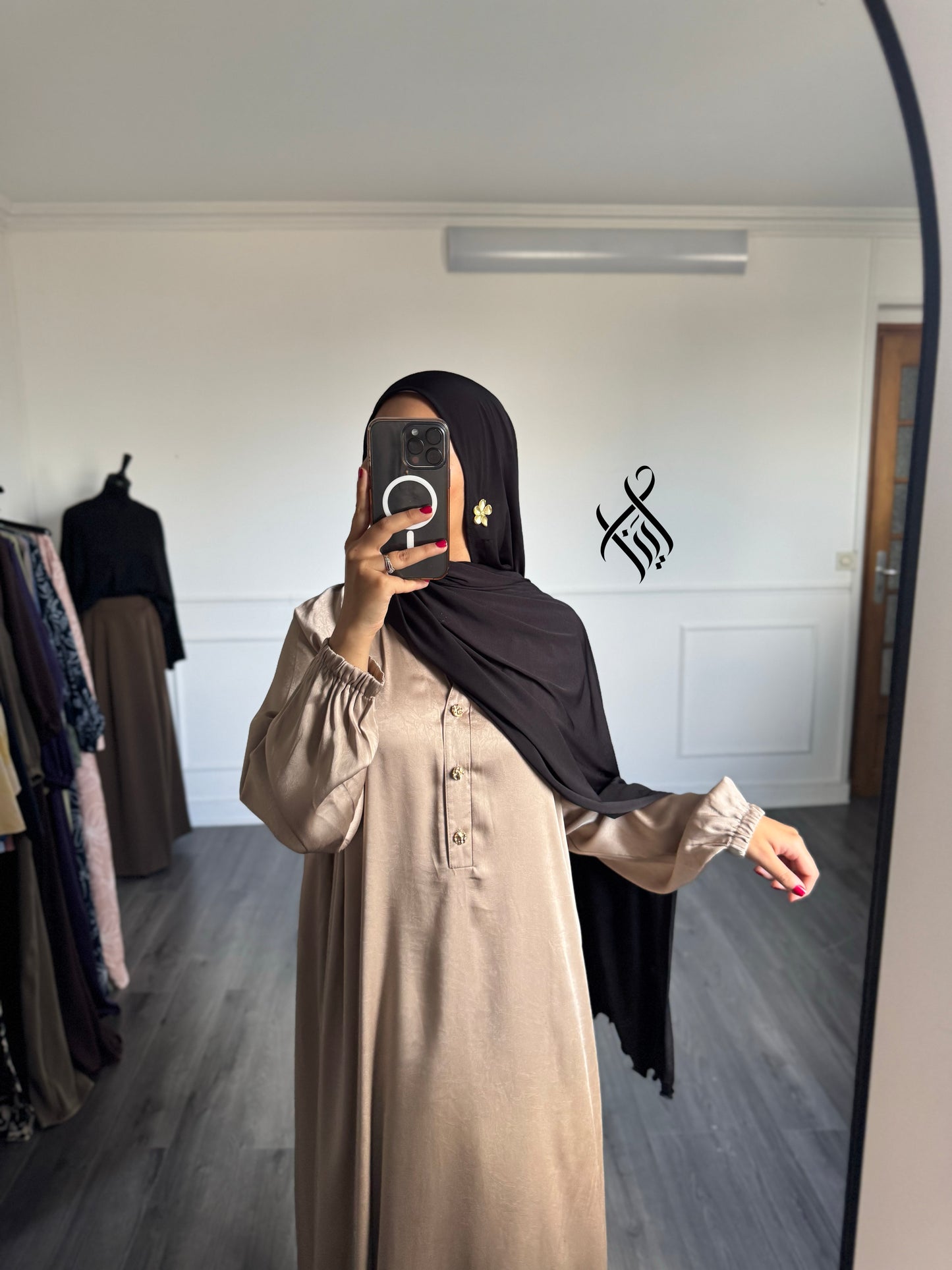 Robe satinée beige champagne