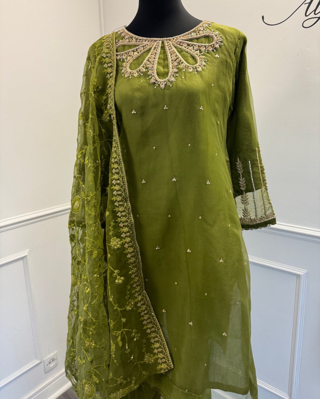 SUIT IQRA