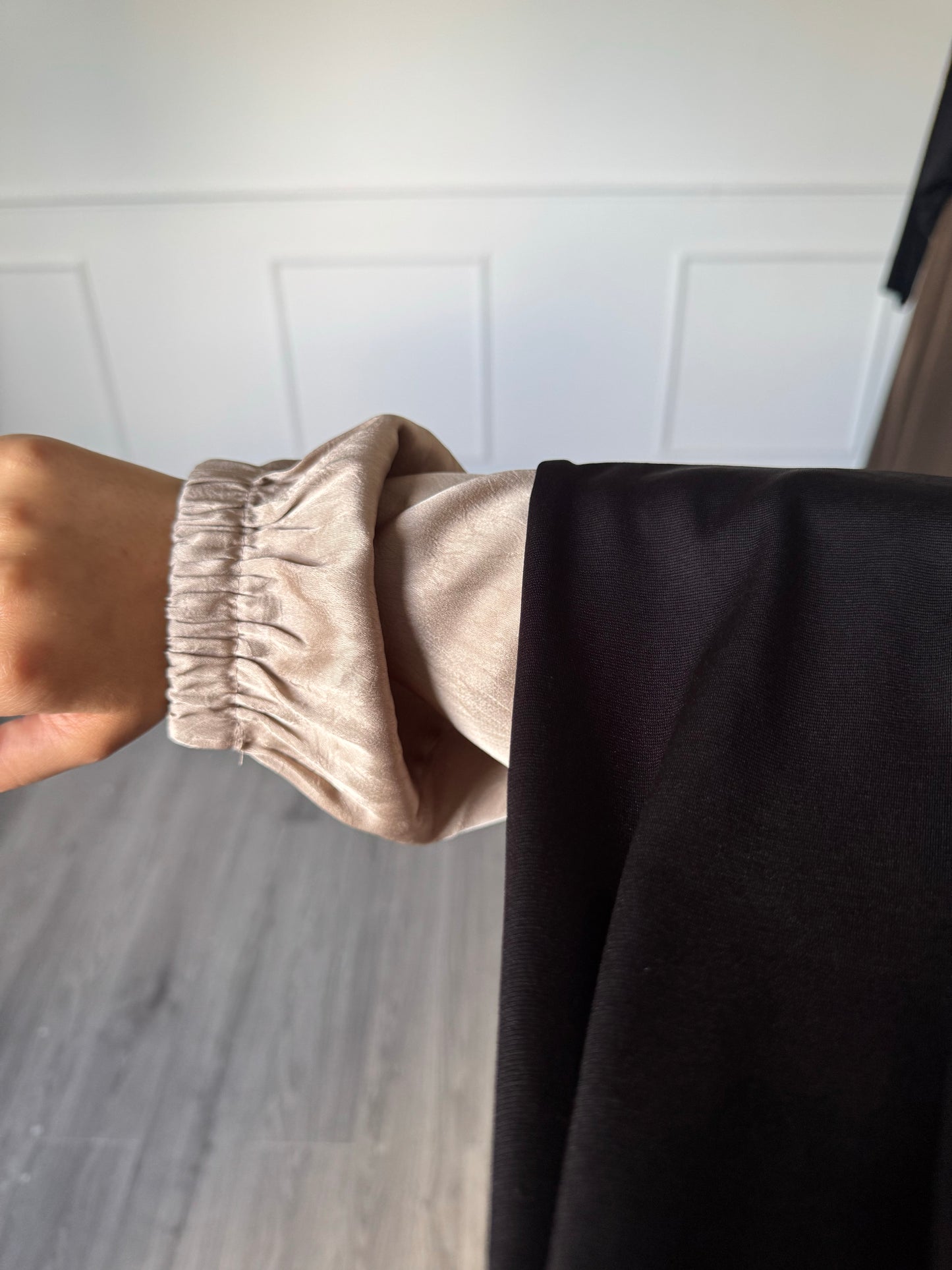 Robe satinée beige champagne