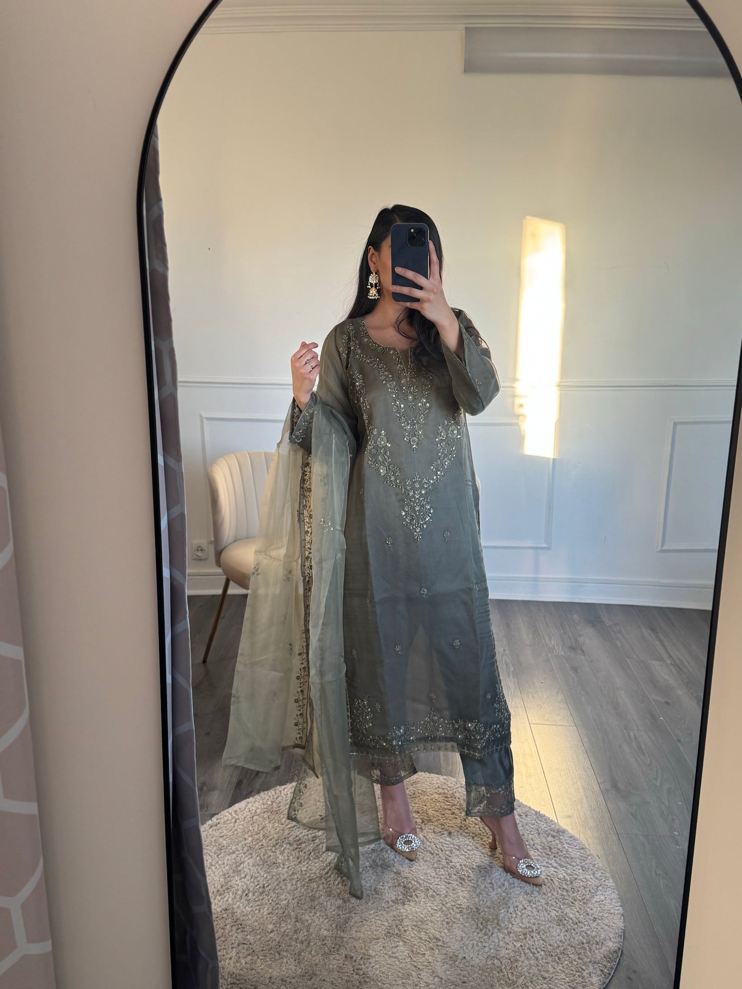 SUIT AMNA