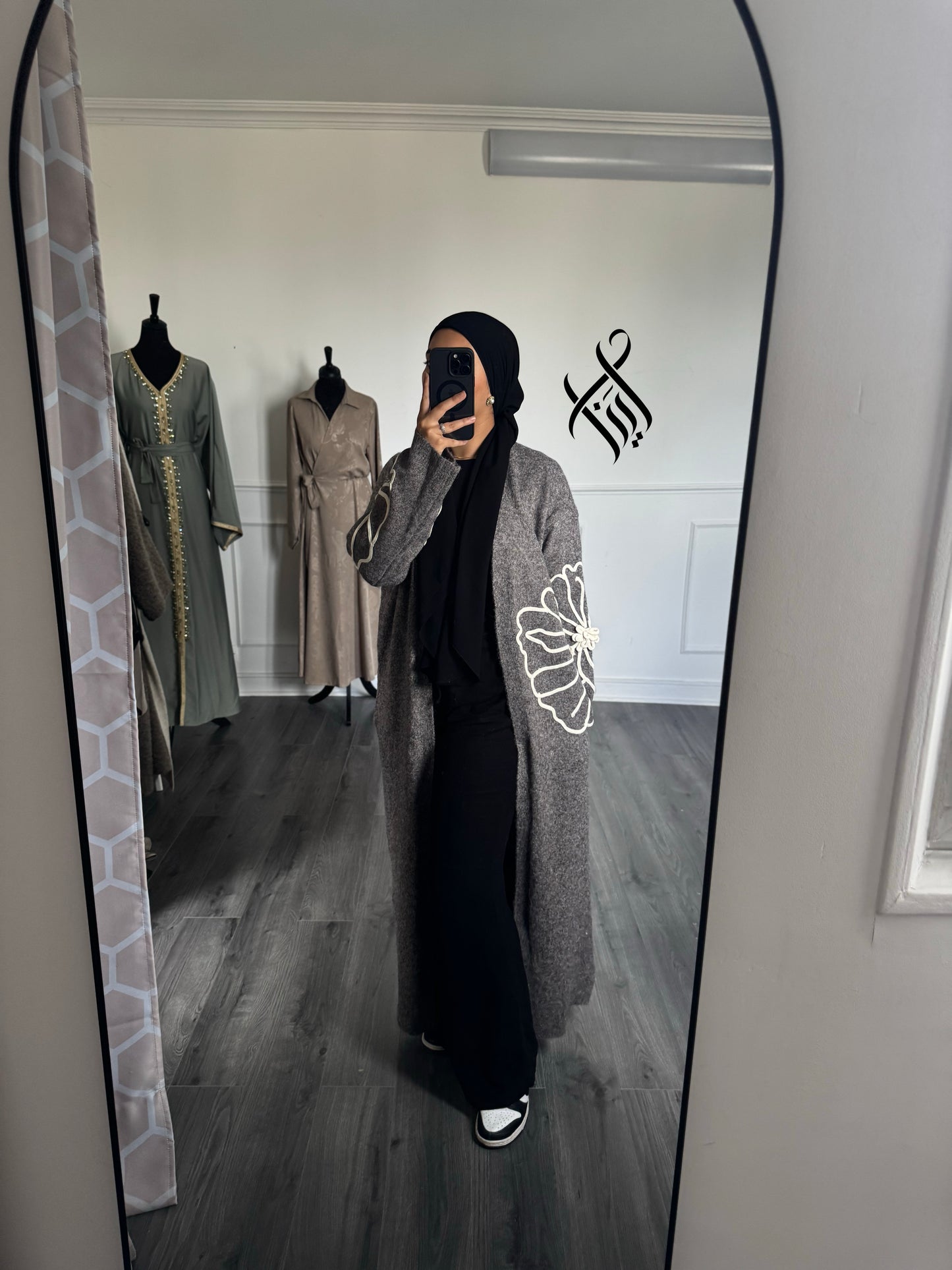 (taupe grisé) Gilet doux fleurie