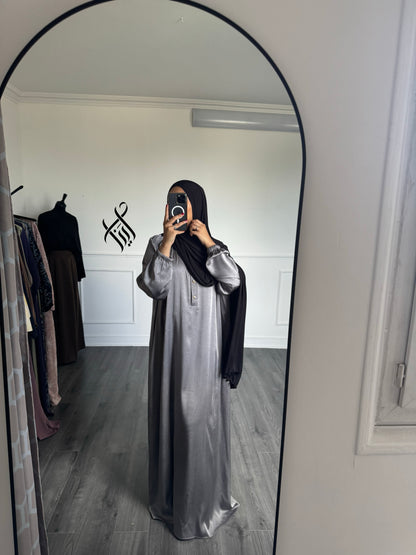 Robe satinée grise