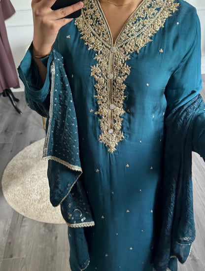 SUIT NAZIYA