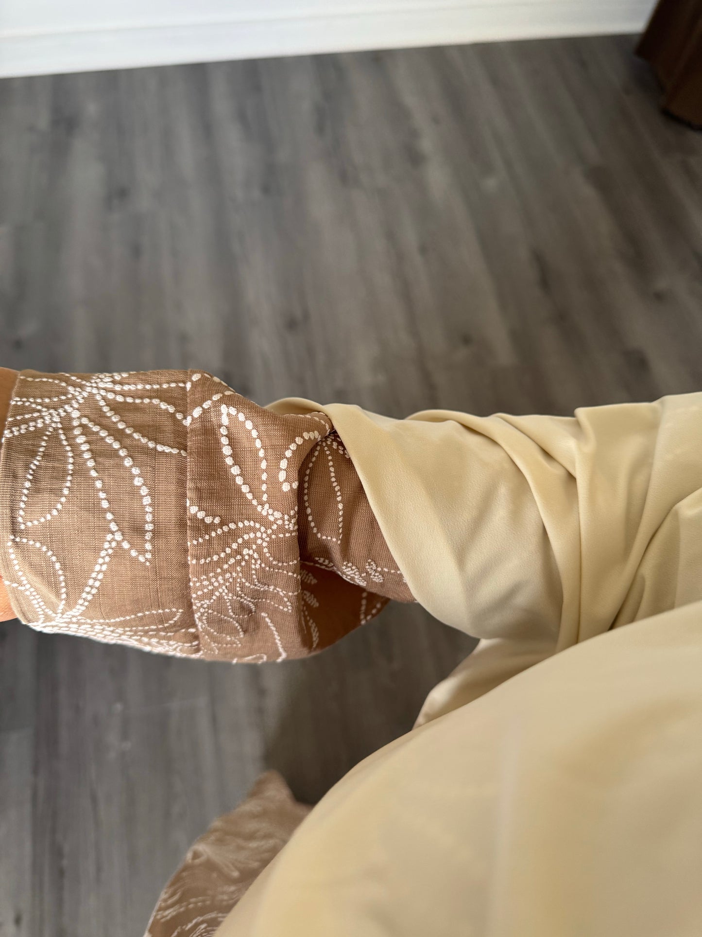 Robe à motif beige