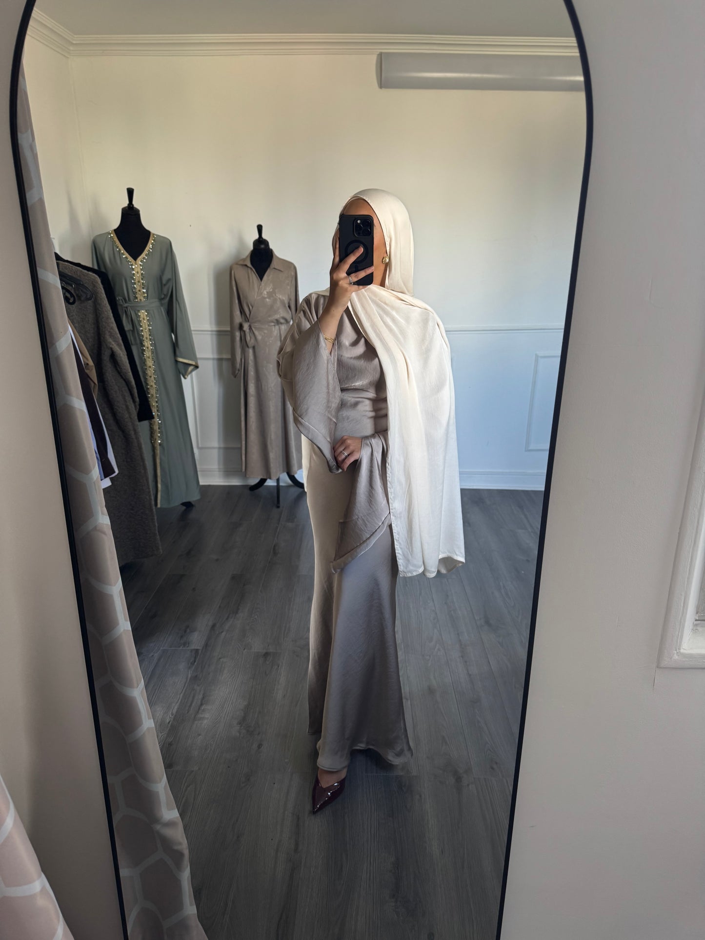 (Beige) Robe satinée longue