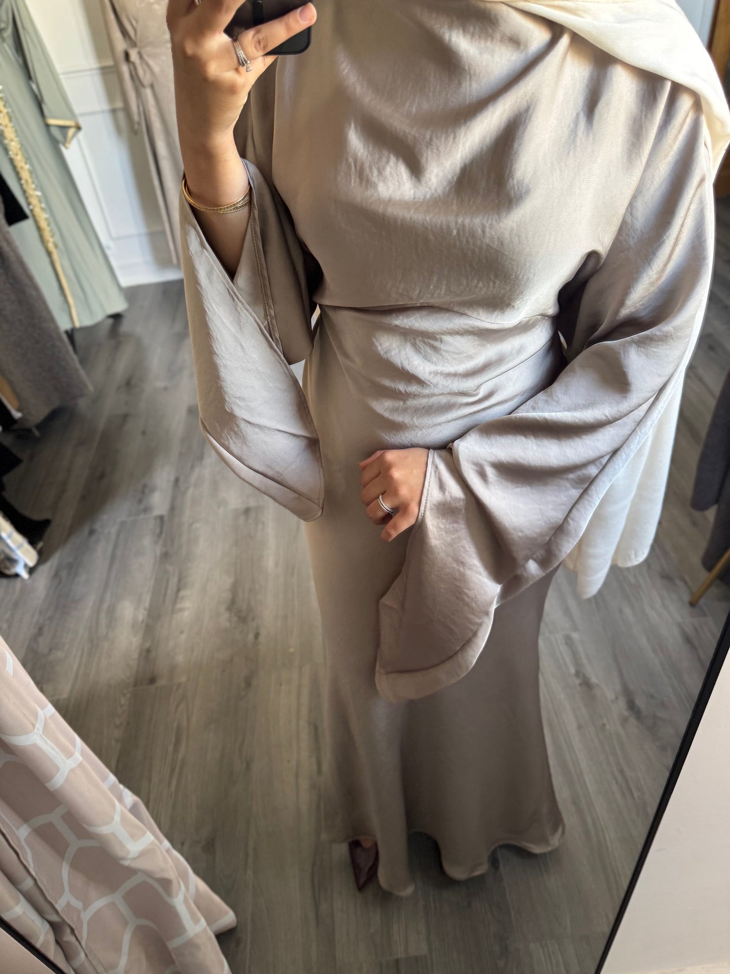 (Beige) Robe satinée longue