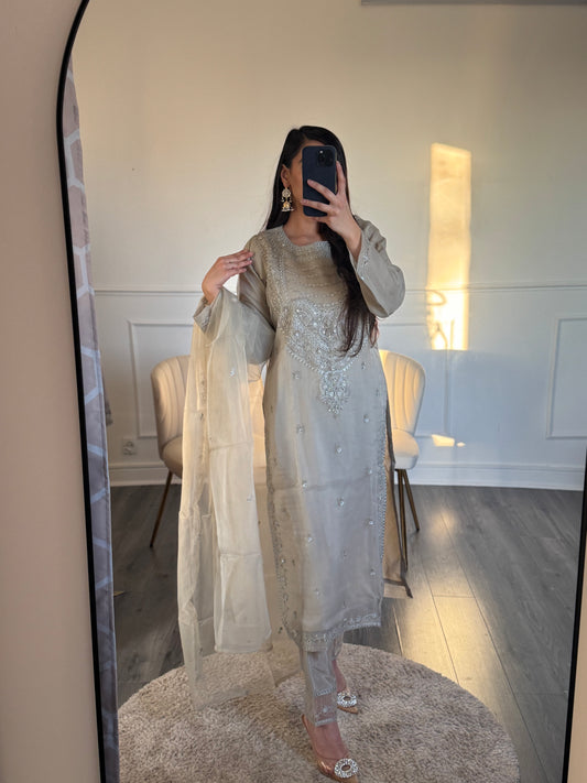 SUIT MISHAL
