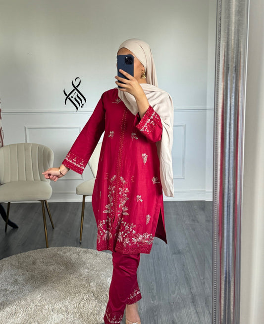 SUIT LAIBA