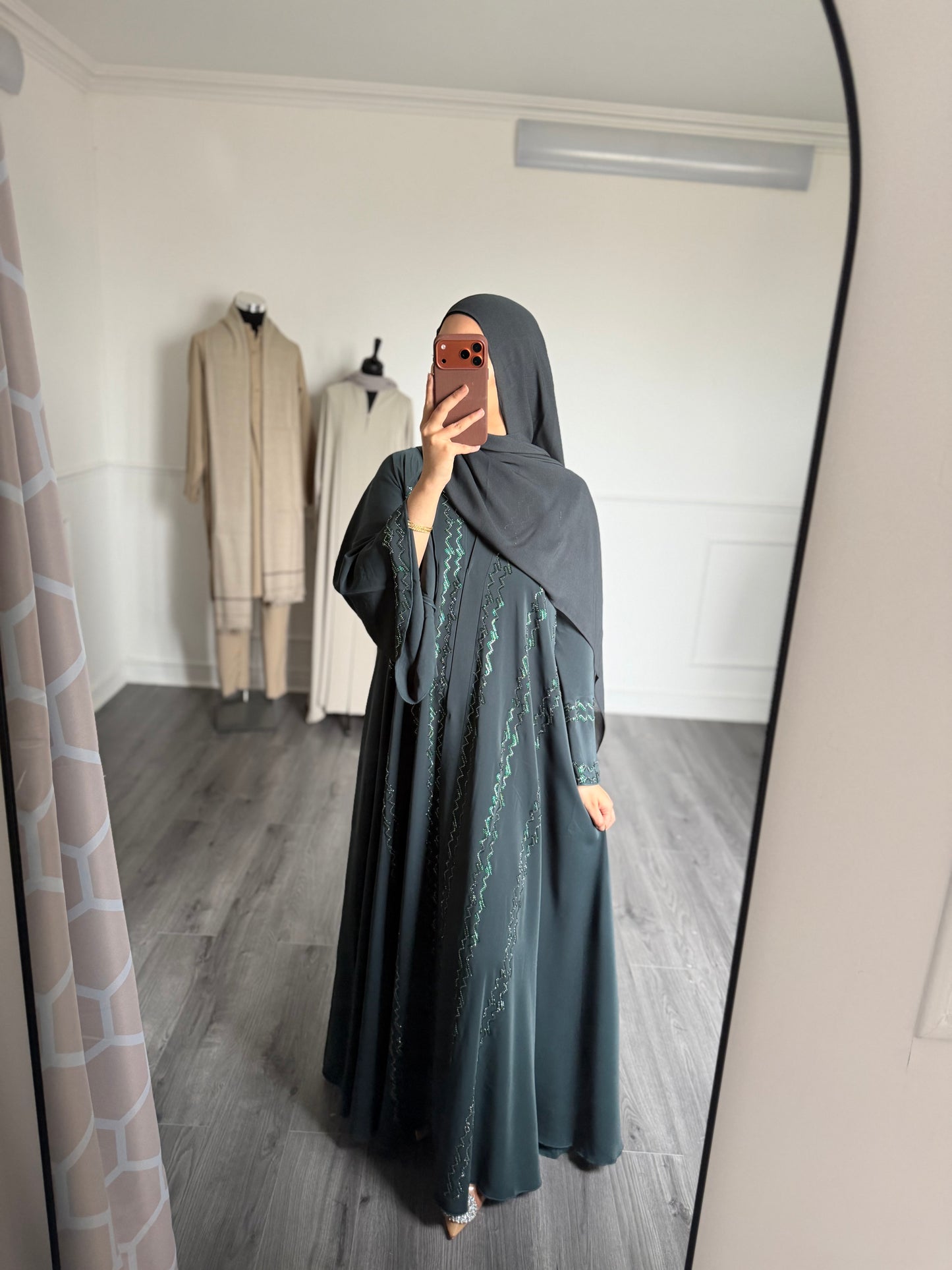 Abaya Mina