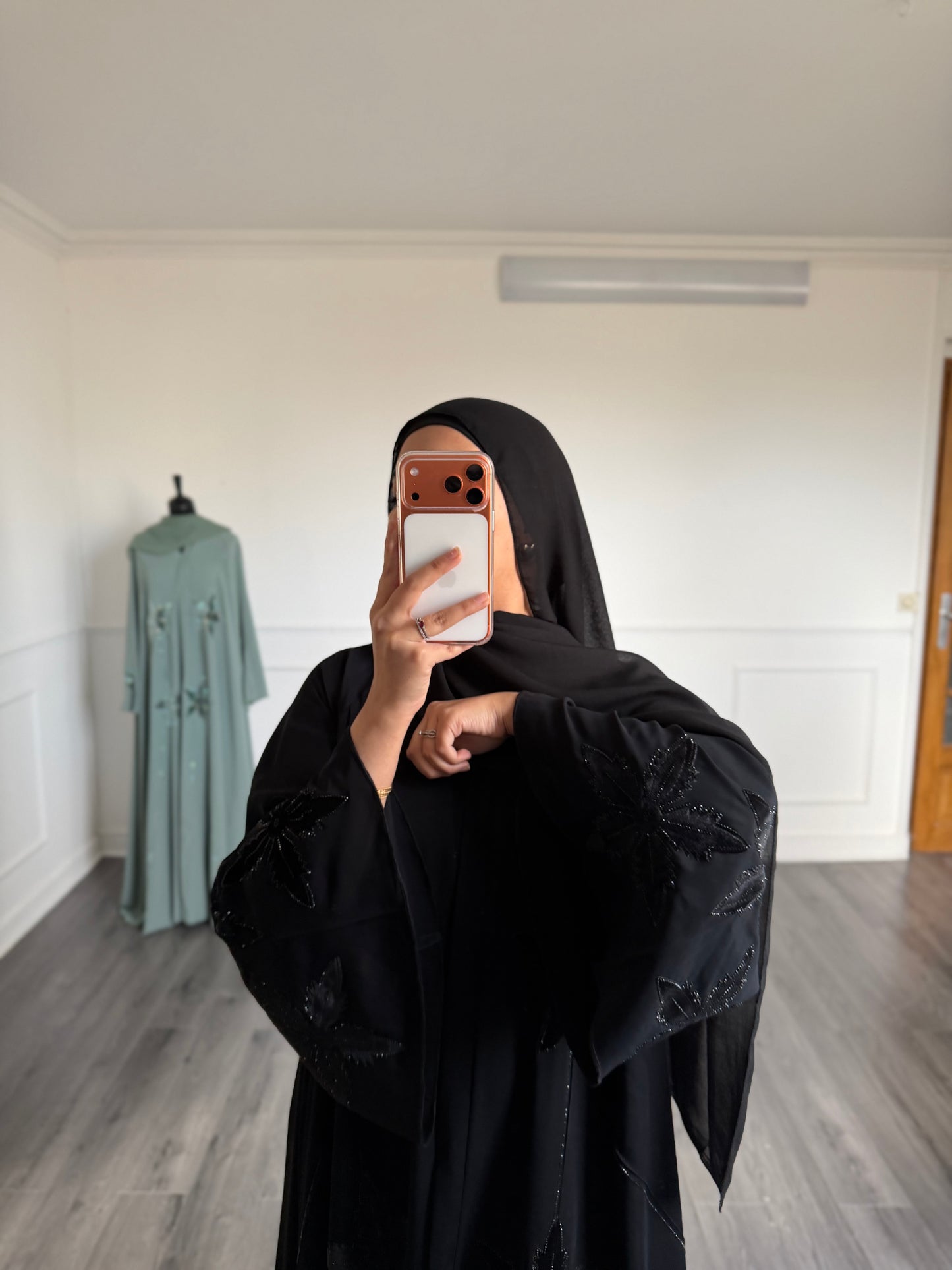 Abaya Hira