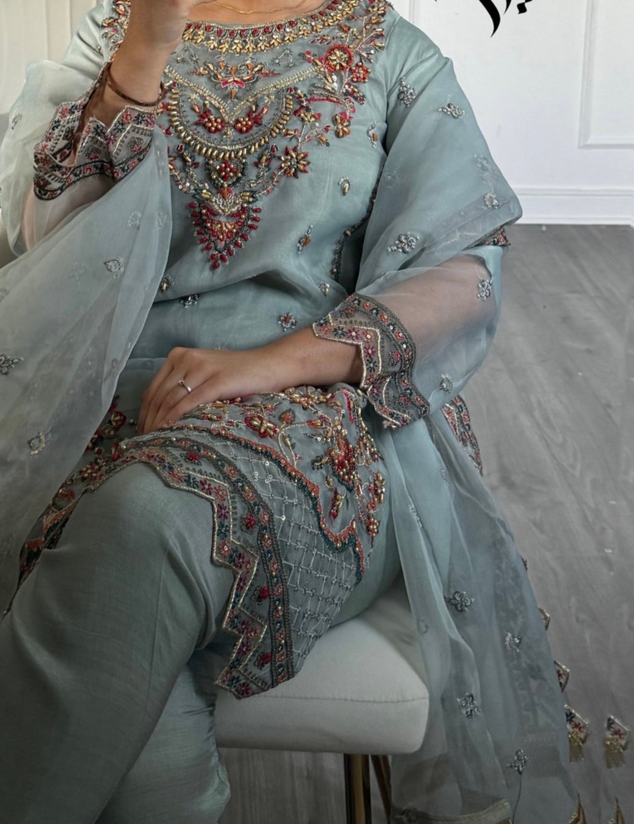 SUIT RANIYA