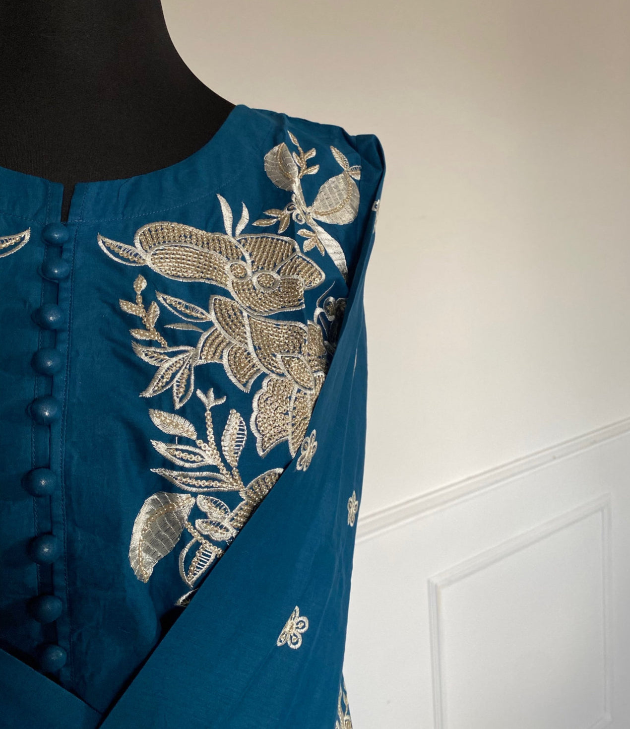 SUIT 2P : Muqadas