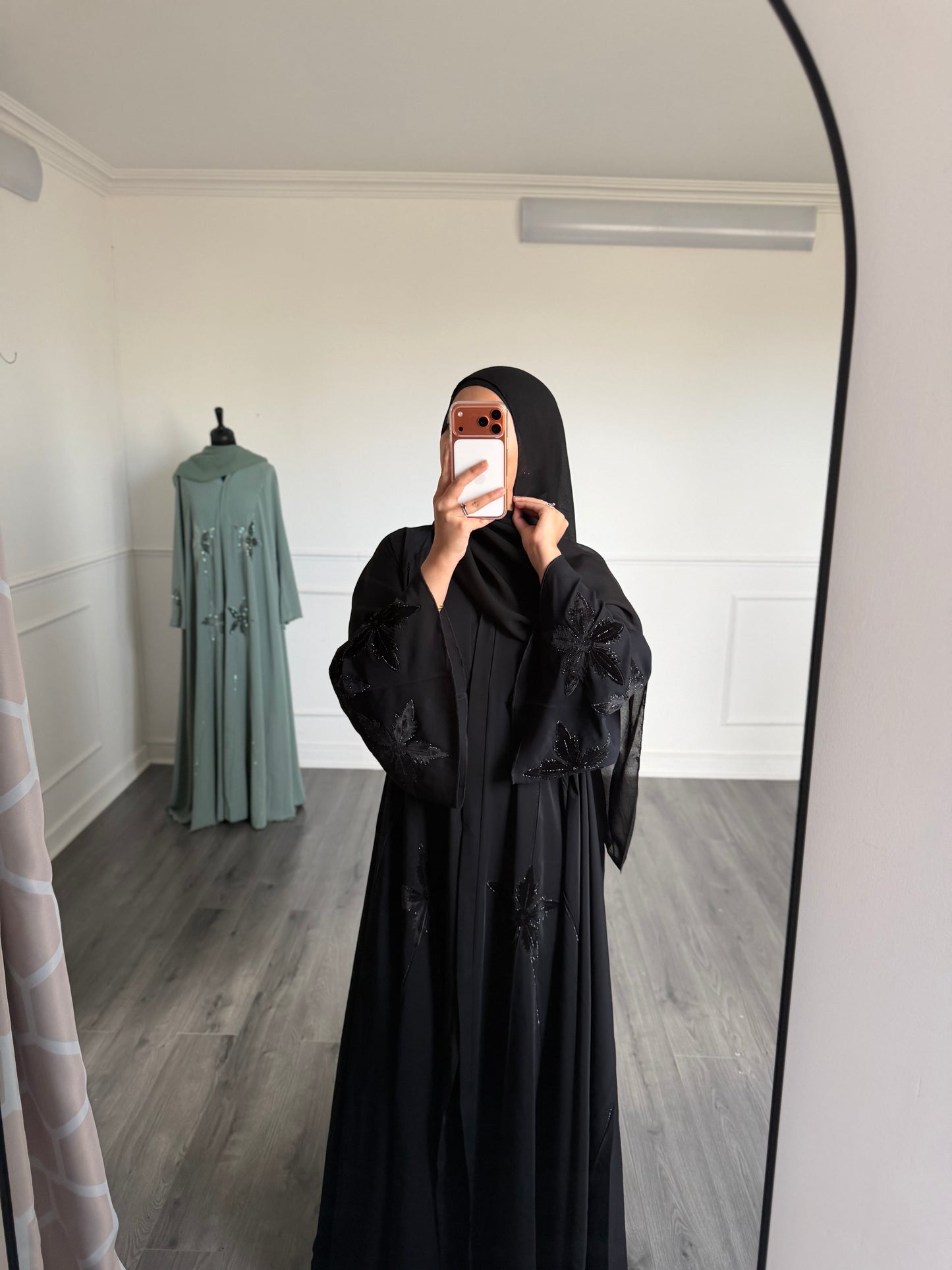 Abaya Hira