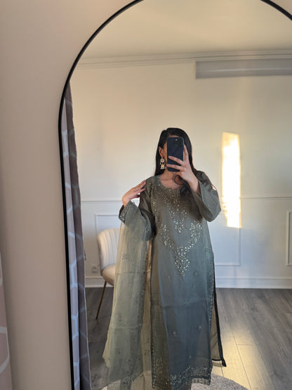 SUIT AMNA