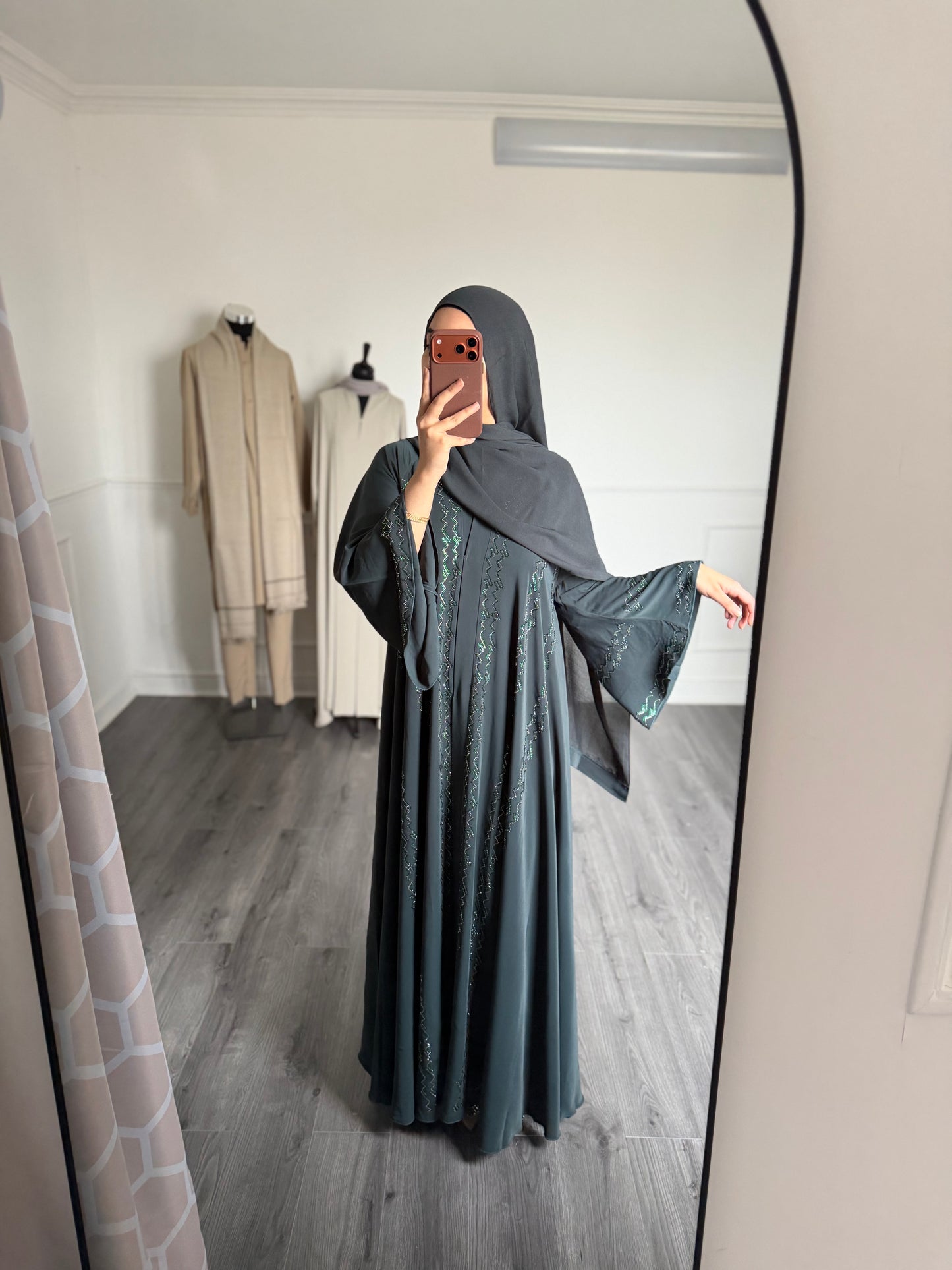Abaya Mina