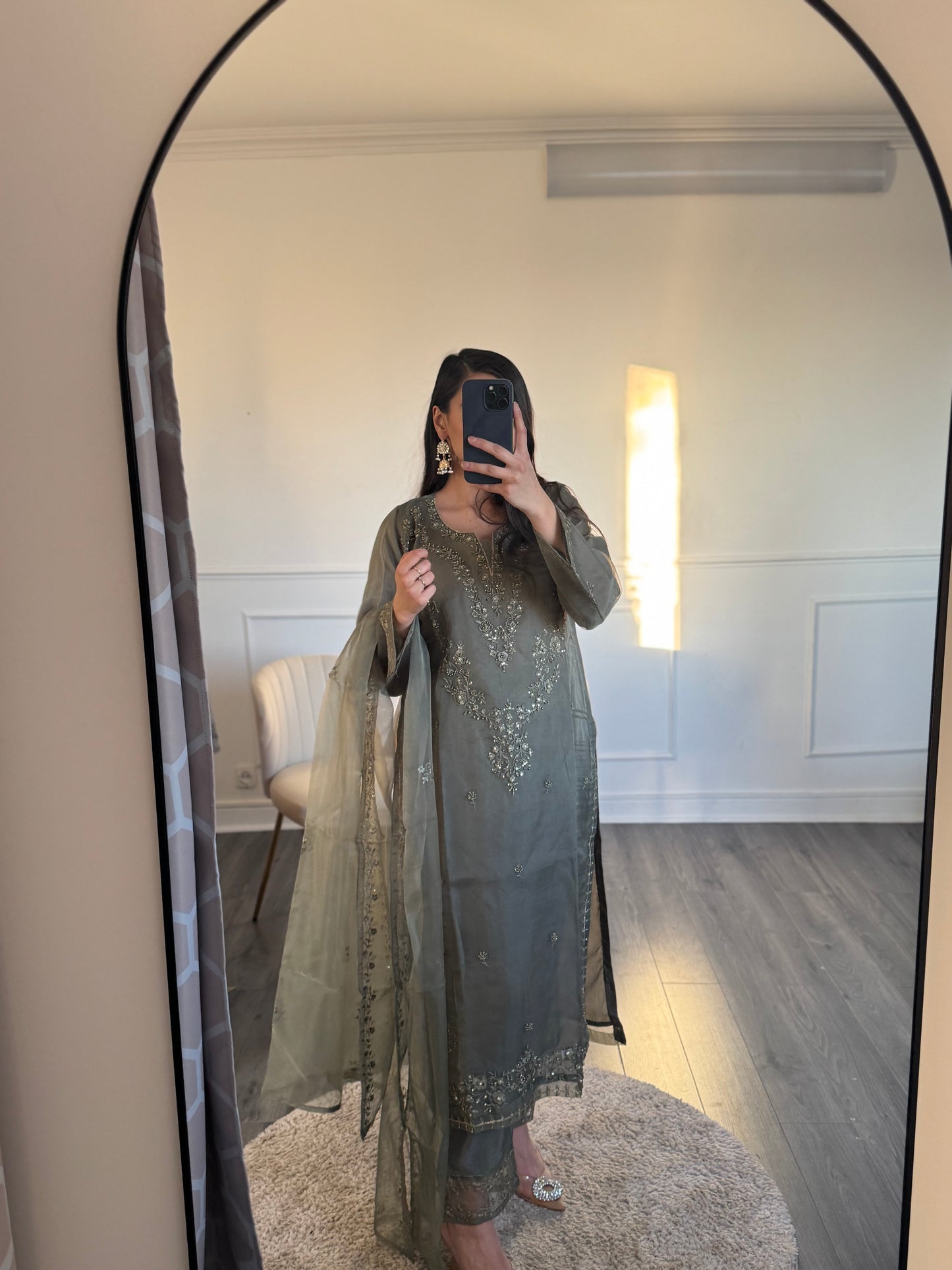 SUIT AMNA