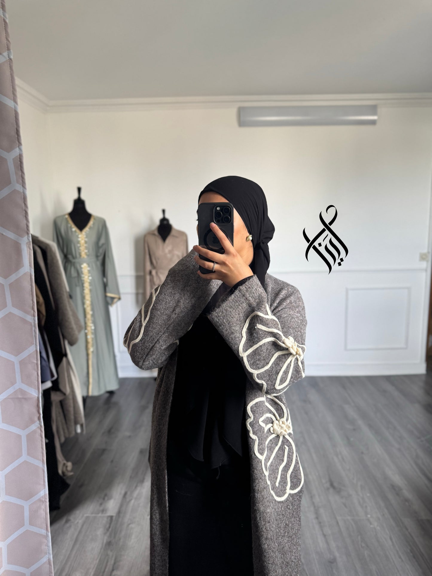 (taupe grisé) Gilet doux fleurie