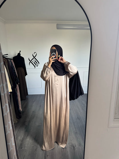 Robe satinée beige champagne