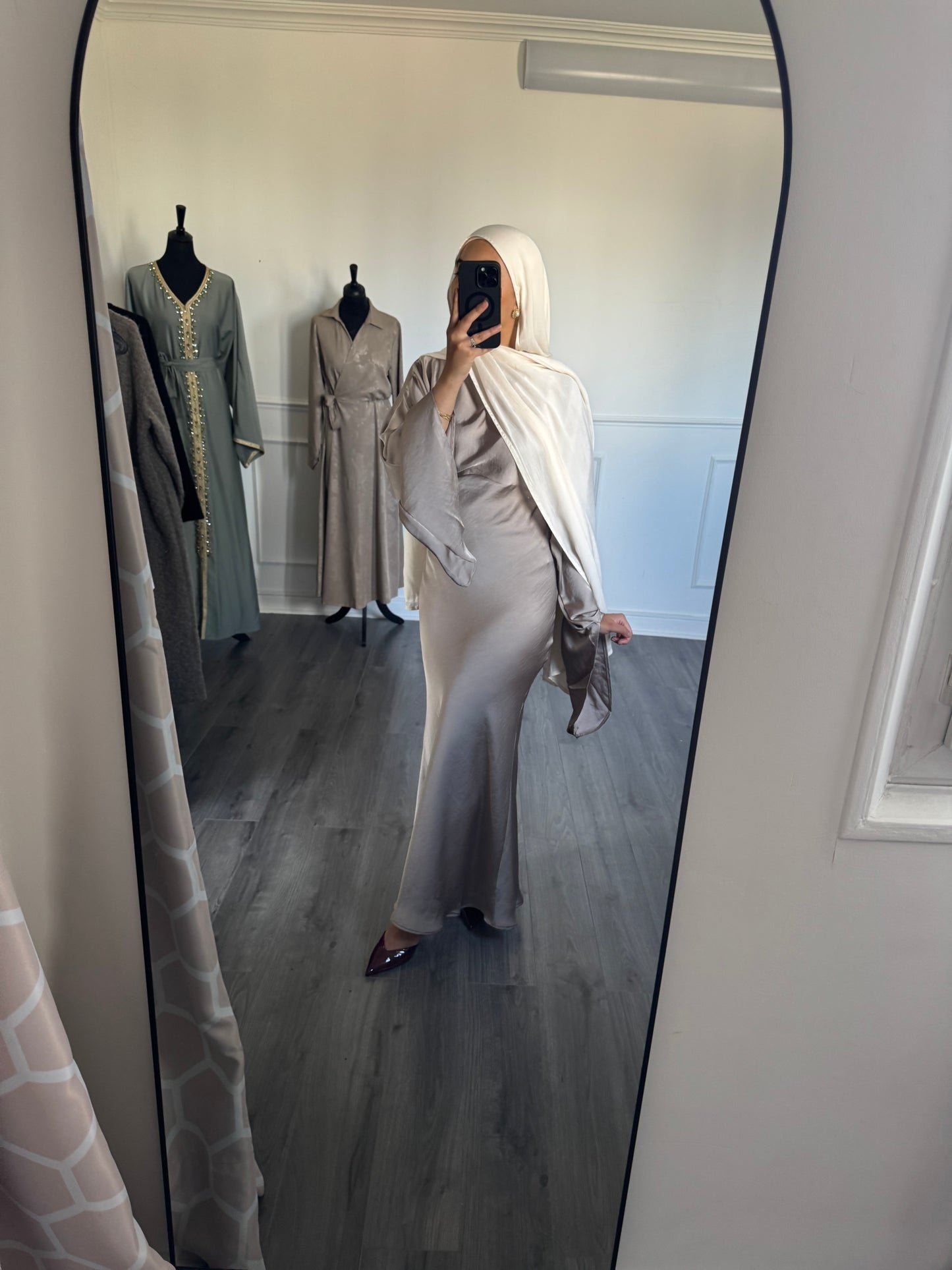 (Beige) Robe satinée longue