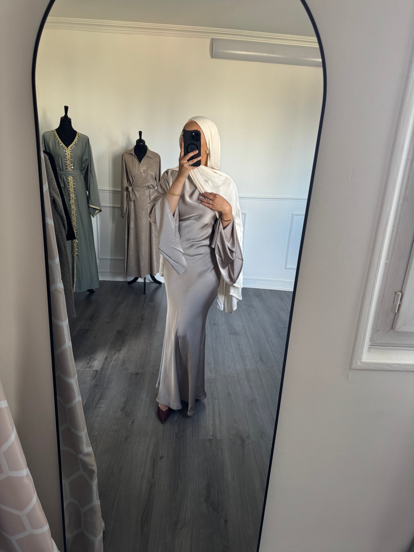 (Beige) Robe satinée longue