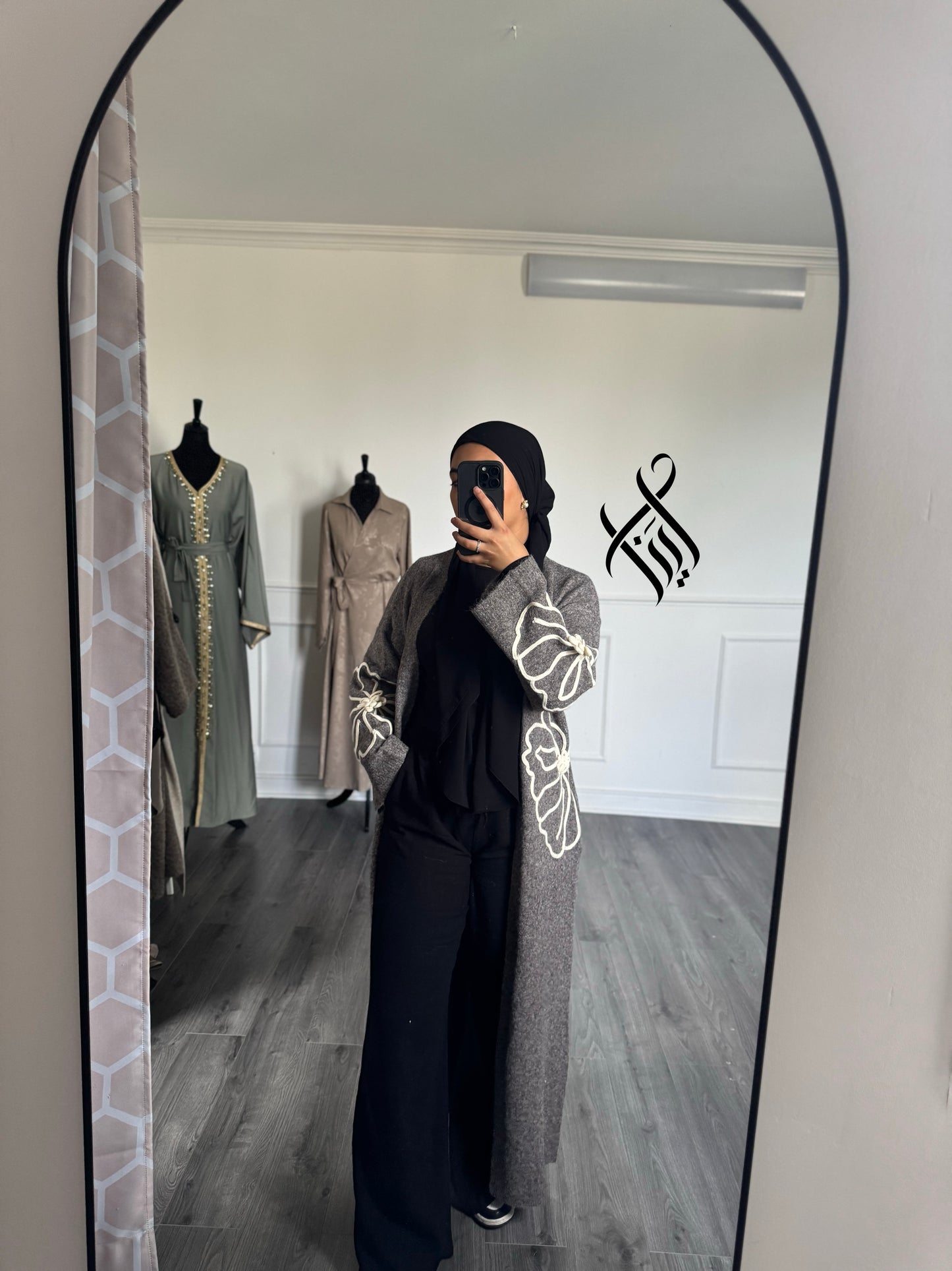 (taupe grisé) Gilet doux fleurie