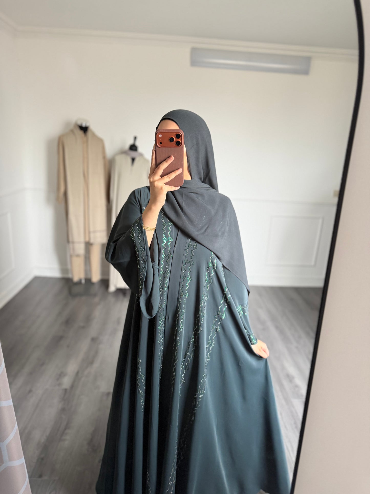 Abaya Mina