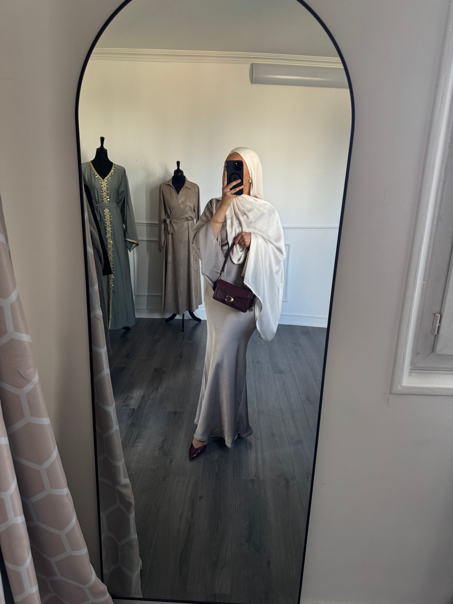 (Beige) Robe satinée longue