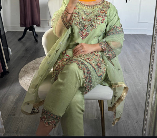 SUIT RANIYA