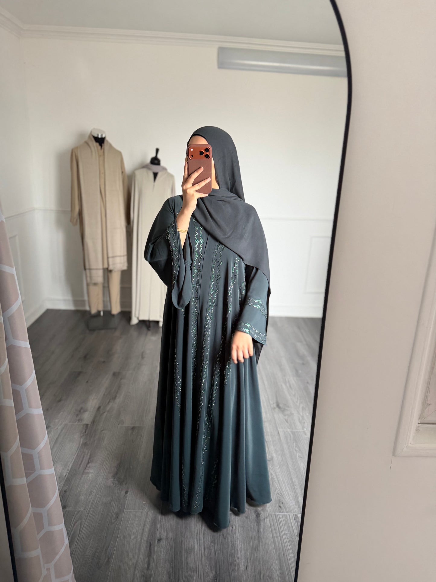 Abaya Mina