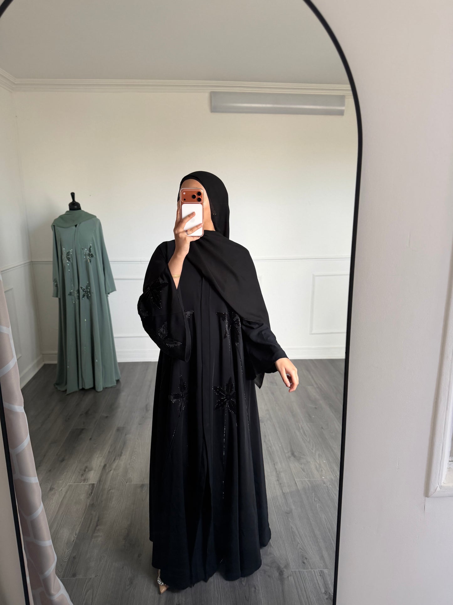 Abaya Hira