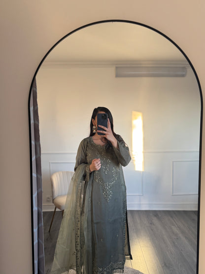 SUIT AMNA