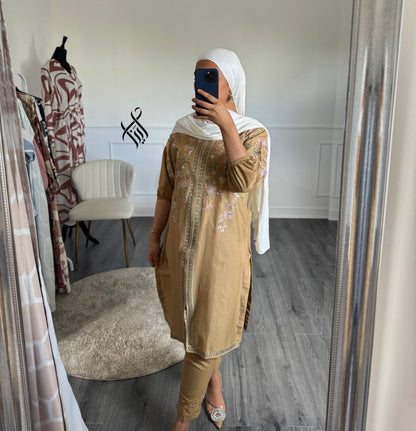 SUIT AINA