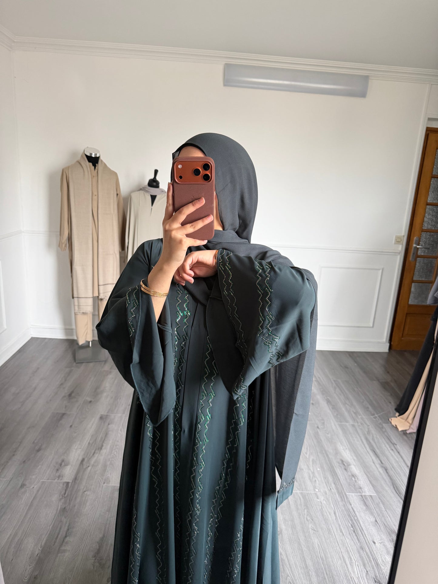 Abaya Mina