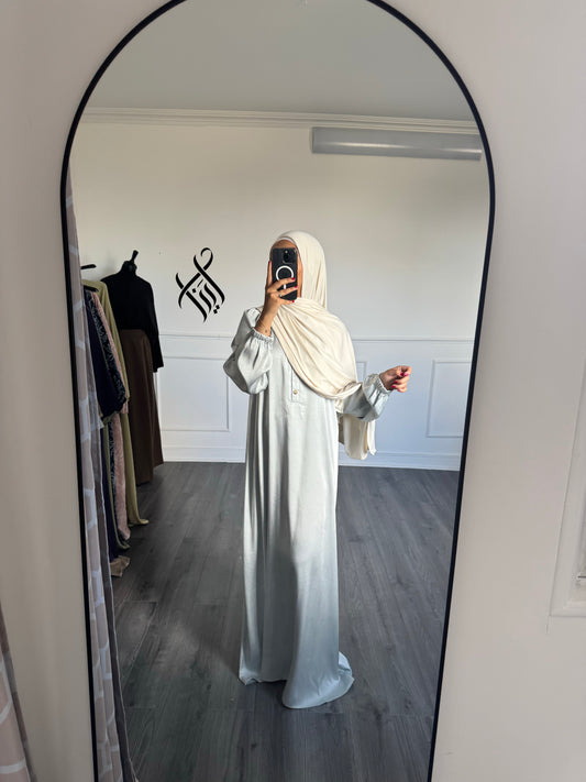 Robe satinée bleu ciel
